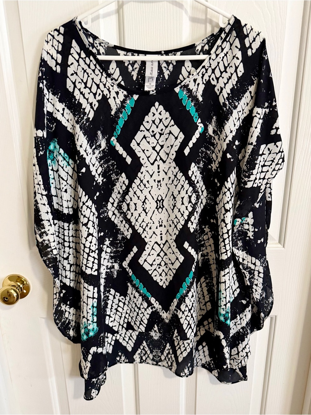 Pure Energy Women's Black & White Geometric Print Blouse with Teal Accents